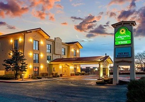 2-Star Hotel ∙ La Quinta Inn by Wyndham Santa Fe