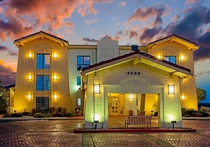 2-Star Hotel ∙ La Quinta Inn by Wyndham Santa Fe