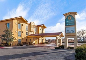 2-Star Hotel ∙ La Quinta Inn by Wyndham Santa Fe
