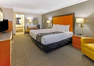 2-Star Hotel ∙ La Quinta Inn by Wyndham Santa Fe