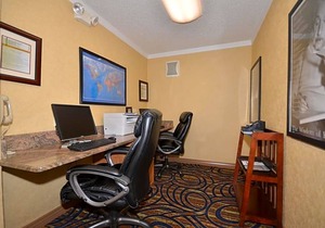 2-Star Hotel ∙ Ramada by Wyndham Santa Fe