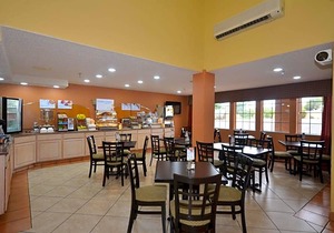 2-Star Hotel ∙ Ramada by Wyndham Santa Fe