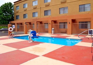 2-Star Hotel ∙ Ramada by Wyndham Santa Fe