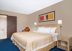 2-Star Hotel ∙ Norwood Inn & Suites LaCrosse