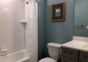 208 New downtown living Studio Queen fast Wi-Fi