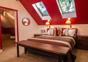 2nd Floor Romantic King Suite Jetted Tub B&B in Downtown Shelburne! WEB