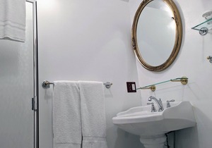 2nd Floor Romantic King Suite Jetted Tub B&B in Downtown Shelburne! WEB