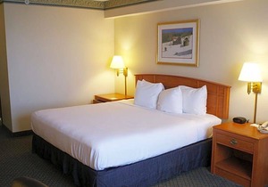 3-Star Hotel ∙ Country Inn & Suites by Radisson, Lansing, MI
