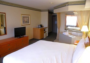 3-Star Hotel ∙ Country Inn & Suites by Radisson, Lansing, MI