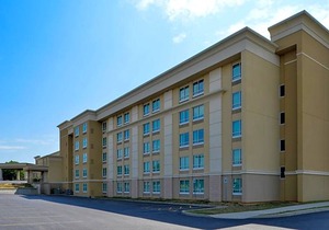 3-Star Hotel ∙ Holiday Inn Martinsburg, an IHG Hotel