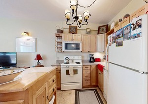 Amazing condo with river & mountain views, hot tub, & wood-burning fireplace