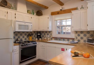 Authenitic Santa Fe Casita~Walk to Downtown, Kiva Fireplaces and Mountain Views