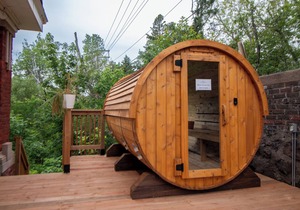 Captain's Quarters Suite w/Fireplace & Sauna