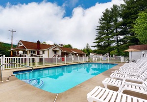 Charming and casual motel in a great location with shared resort amenities