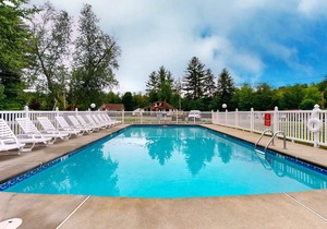 Charming and casual motel in a great location with shared resort amenities