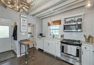 Charming Lakefront Cottage Nearby to the Weirs with dock and sand beach