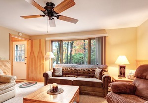 Charming lakefront condo w/ gas fireplace, private deck close on chain of lakes!