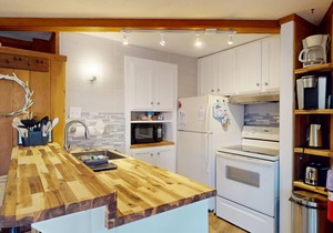 Close to Lifts | Fireplace | Redwood Commons A18