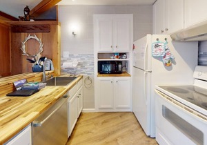 Close to Lifts | Fireplace | Redwood Commons A18