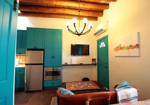 Closson Studio- Stylish | Near Plaza | Queen bed