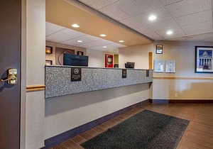 Comfort Inn & Suites at Maplewood
