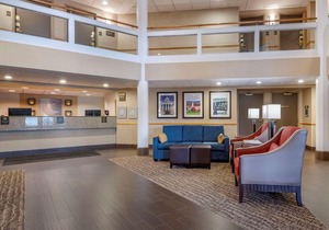Comfort Inn & Suites at Maplewood