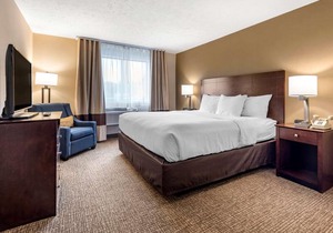 Comfort Inn & Suites at Maplewood
