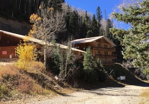 Comfortable Taos Ski Valley Condo sleeps 9 with Full Kitchen