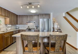 Condo in Great Location, View of Golf Course & SHARC Passes - Dogs OK