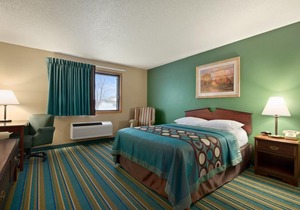 Coratel Inn & Suites New Richmond - Comfort 1 King Bed Non-Smoking