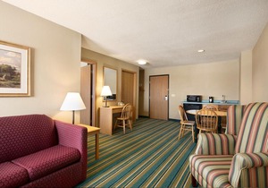 Coratel Inn & Suites New Richmond - Comfort 1 King Bed Non-Smoking
