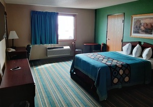 Coratel Inn & Suites New Richmond-Comfort 1 Queen Bed with Kitchenette NS