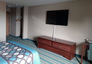 Coratel Inn & Suites New Richmond-Comfort 1 Queen Bed with Kitchenette NS
