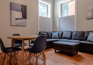 Cozy 1st Flr Condo Nr Park w/ King Bed, Great for Long Stays, W+D/Parking Inc