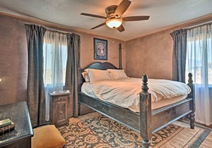 Cozy 'Blue Adobe' w/ Steam Room 2 Mi. from Taos!