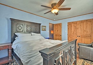 Cozy 'Blue Adobe' w/ Steam Room 2 Mi. from Taos!