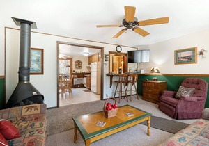 Cozy condo w/ a private balcony & shared tennis - close to private beach