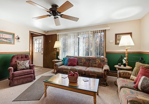 Cozy condo w/ a private balcony & shared tennis - close to private beach