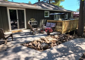 Cozy Cottage: A Lakeside Nook of Comfort and Charm
