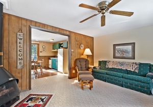 Cozy, family-friendly, riverview condo w/a furnished patio & gas fireplace