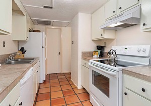 Experience Authentic Santa Fe Living - Walk to Historic Downtown, Kiva Fireplace