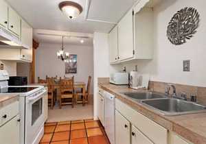 Experience Authentic Santa Fe Living - Walk to Historic Downtown, Kiva Fireplace
