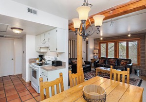 Experience Authentic Santa Fe Living - Walk to Historic Downtown, Kiva Fireplace