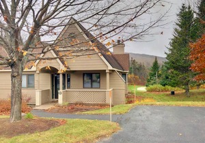 F7 Comfortable golf course townhouse within walking distance of Mount Washington Hotel!
