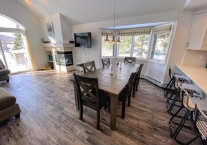 F7 Comfortable golf course townhouse within walking distance of Mount Washington Hotel