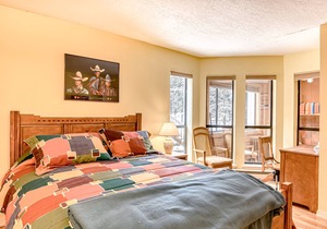 Family-friendly home close to mountain and restaurants - 1 dog okay