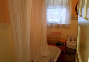 Franklin Manor - King and Queen Adjoining Rooms