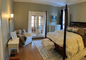 Franklin Manor - King and Queen Adjoining Rooms