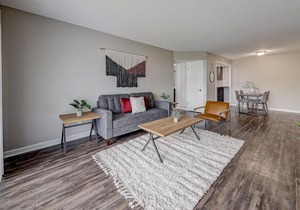 Frontdesk | 1 BR in Roseland near ND