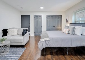 Frontdesk | Bright Studio Apt in Walnut Hills